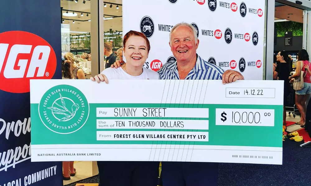 Board Member Tim Murray presenting local charity Sunny Street with a cheque for $10,000.